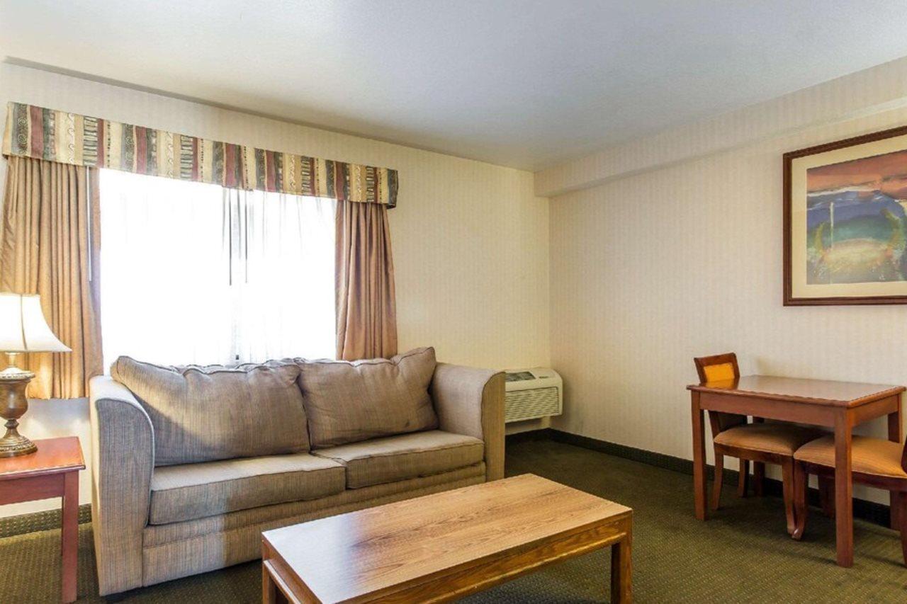 Econo Lodge Inn & Suites Riverside - Corona المظهر الخارجي الصورة