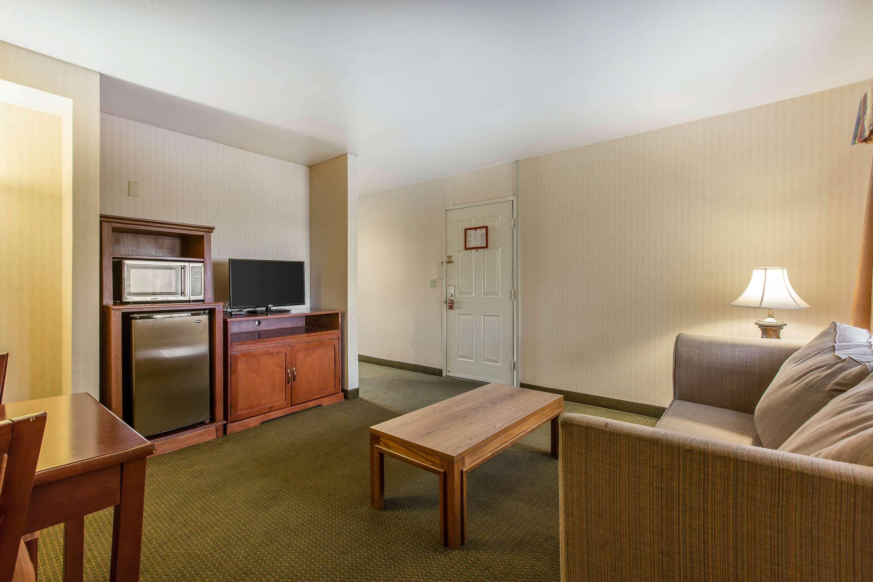 Econo Lodge Inn & Suites Riverside - Corona المظهر الخارجي الصورة