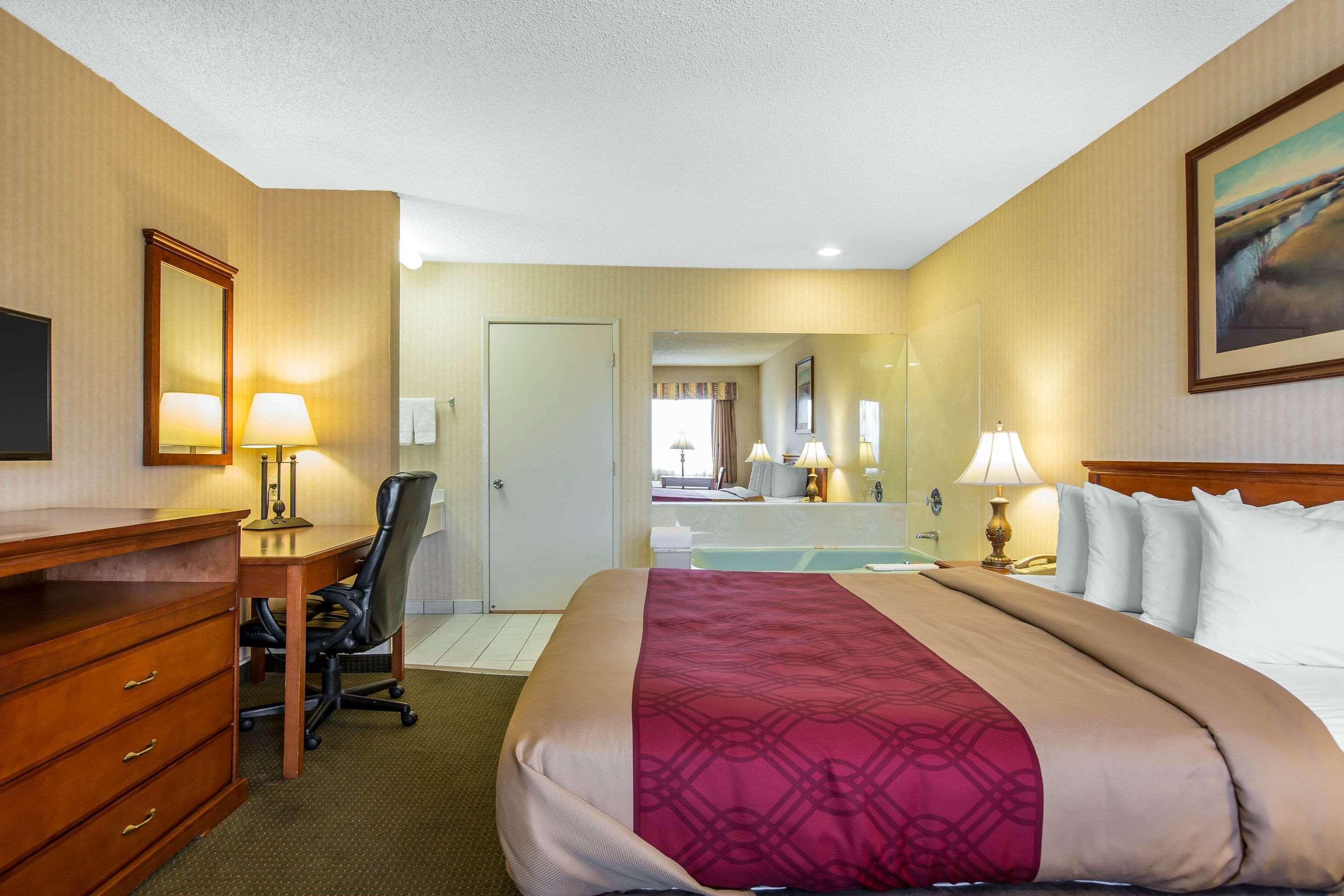 Econo Lodge Inn & Suites Riverside - Corona المظهر الخارجي الصورة