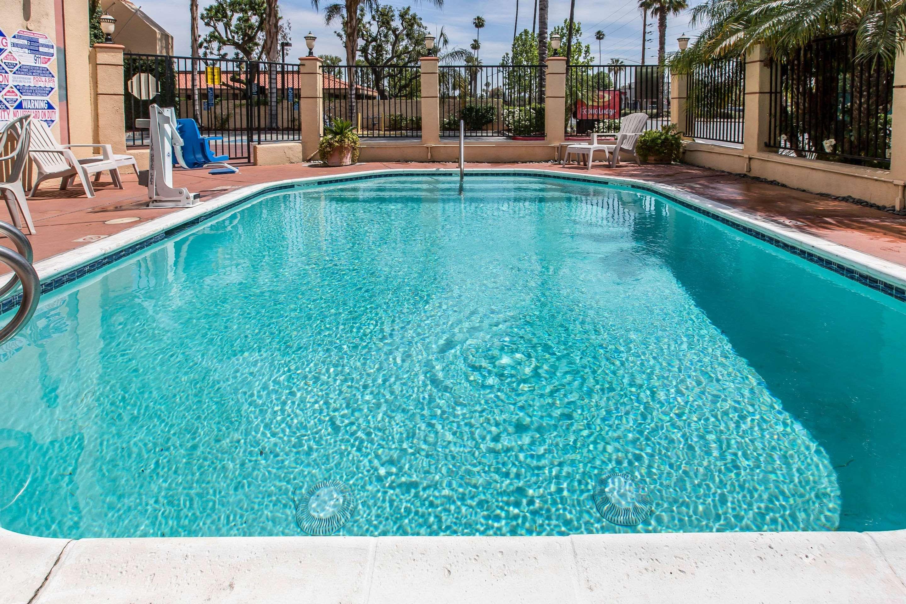 Econo Lodge Inn & Suites Riverside - Corona المظهر الخارجي الصورة